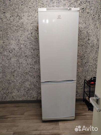 Холодильник indesit