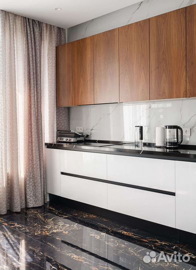 Кухня на заказ под потолок