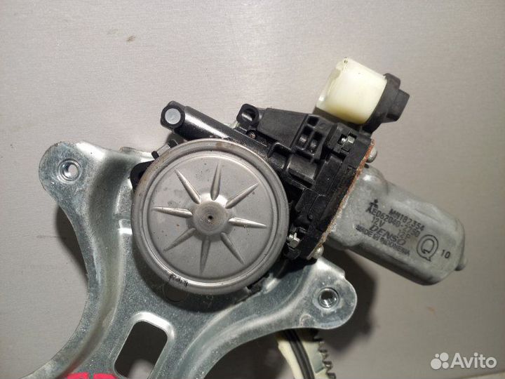 Стеклоподъемник передний правый Mitsubishi Pajero