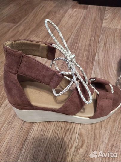 Босоножки женские на платформе