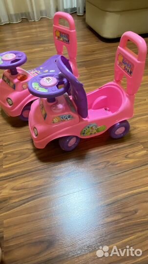 Машинка толокар с ручкой