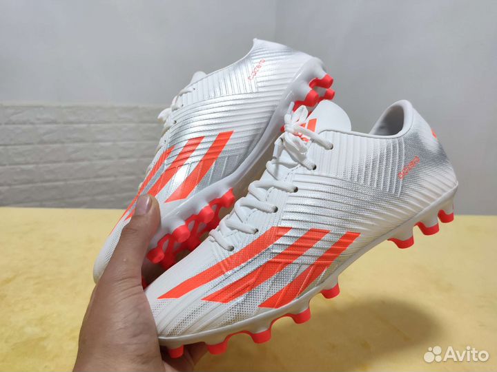 Футбольные бутсы adidas