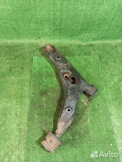 Рычаг передний правый Mitsubishi Carisma