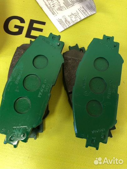 Колодки тормозные передние Toyota Corolla Fielder