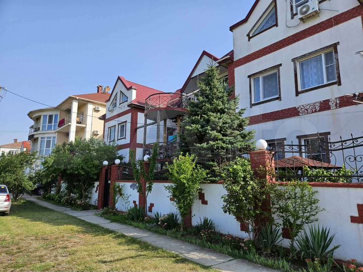 Дом 1000 м² на участке 8,3 сот.