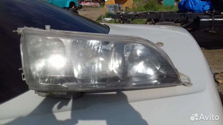 Фара передняя правая на toyota cresta
