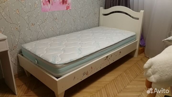 Кровать с матрасом