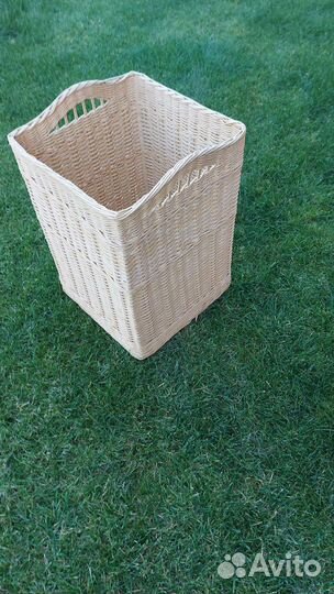 Плетёная корзина для белья