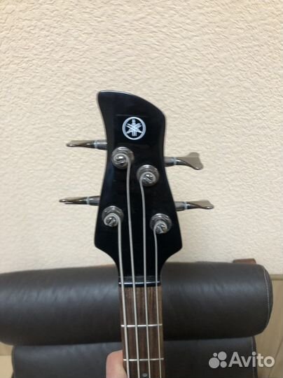 Бас гитара Yamaha