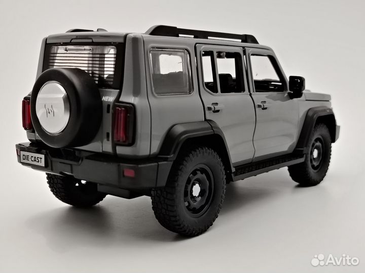 Коллекционные модели, металл. машинка Tank 300