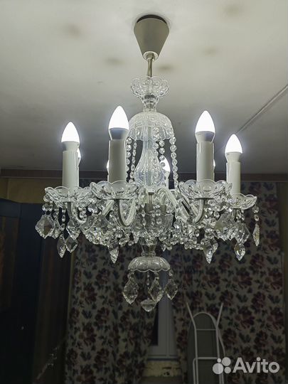 Люстра хрустальная на 8 лампочек.,чешская, б/у