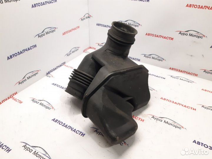 Патрубок воздушного фильтра Toyota Crown JZS173