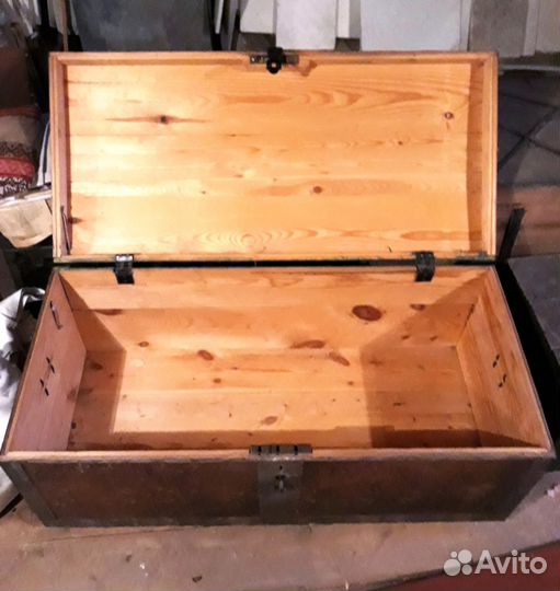 Сундук старинный