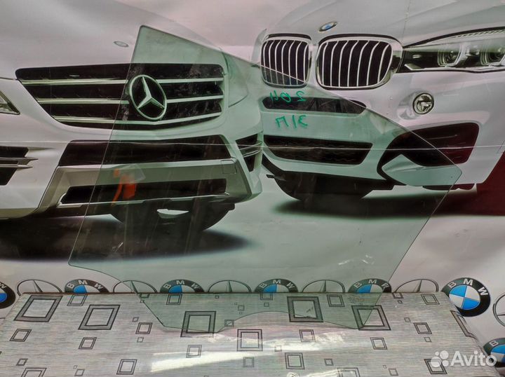Стекло двери заднее правое Mercedes W204