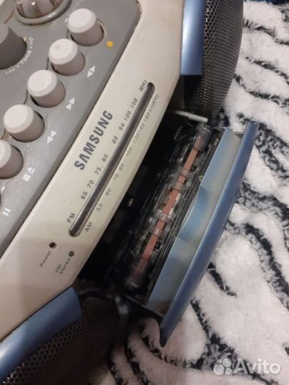 Радиоприёмник кассетный