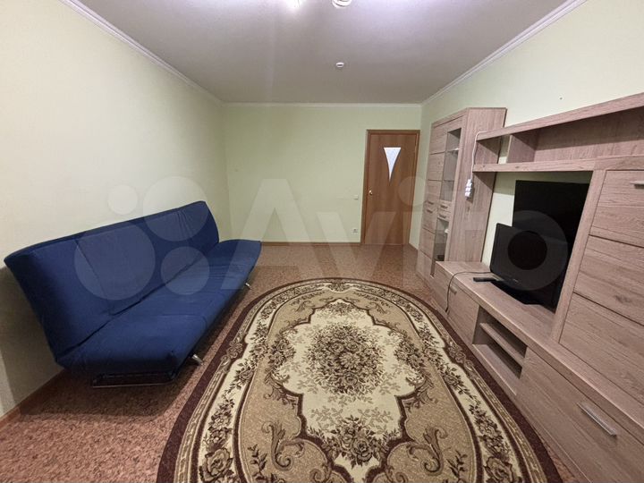 2-к. квартира, 64 м², 1/14 эт.