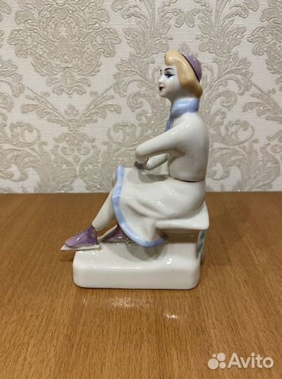Фарфоровая статуэтка «Конькобежка (зкх Полонне)»