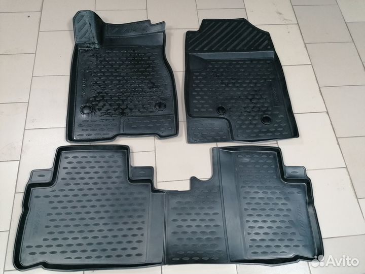 Автомобильные коврики резиновые