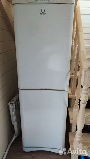 Холодильник бу indesit