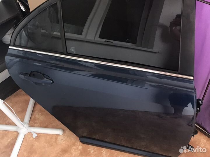 Дверь задняя правая toyota avensis