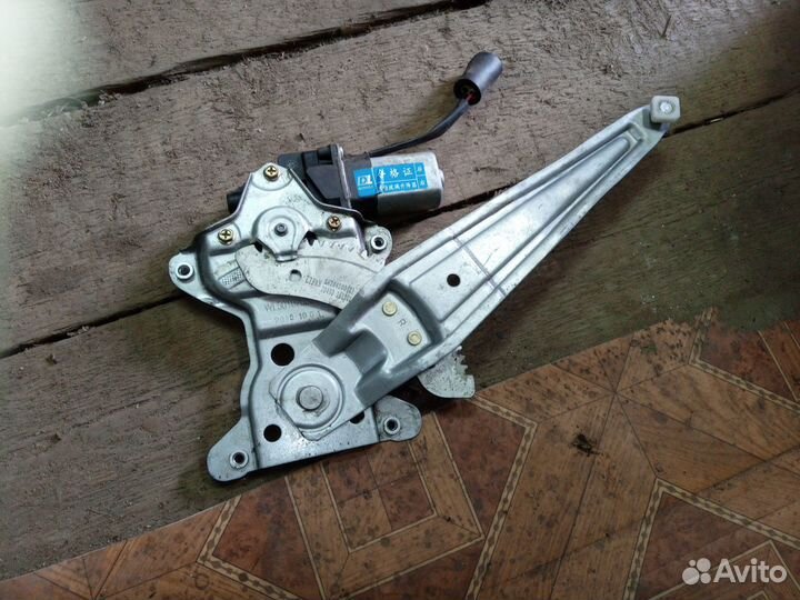 Стеклоподъёмник с моторчиком задней правой двери L