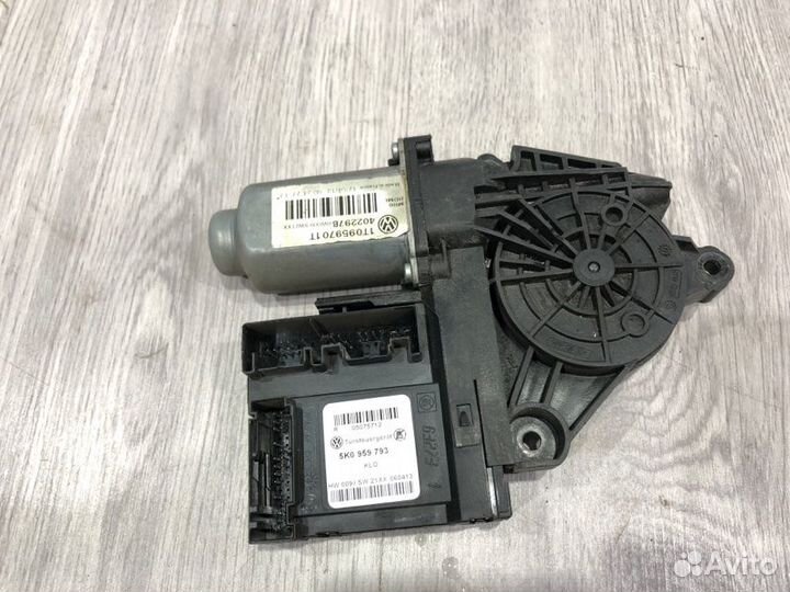 Мотор стеклоподъемника передний левый Skoda