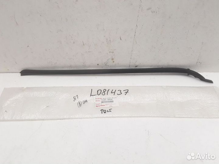 Молдинг лобового стекла левый Toyota Highlander 3