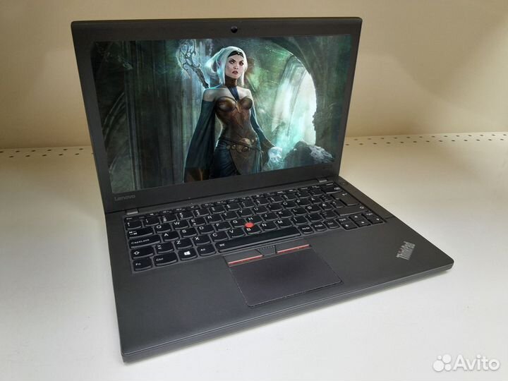 Ноутбук Lenovo / Core I7 / 8GB DDR4 / Intel