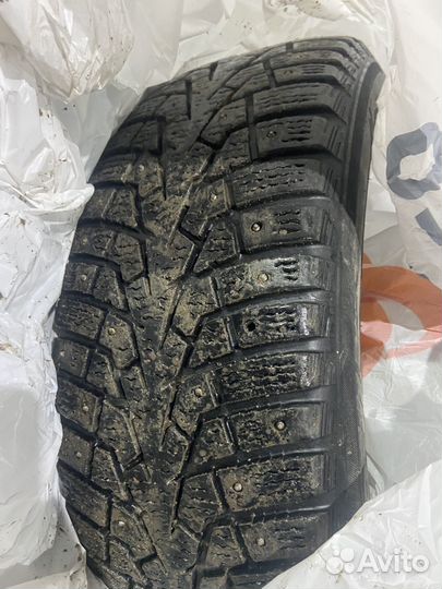 Maxxis ArcticTrekker NP3 215/60 R16 95V