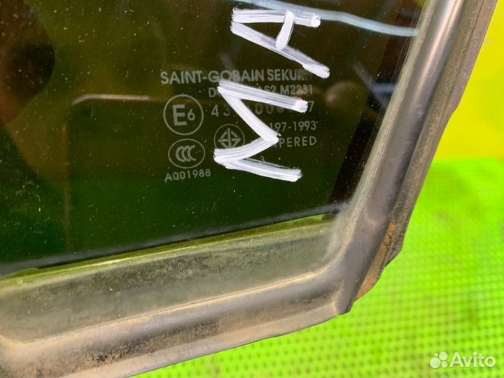 Форточка двери задняя левая Mazda 3 BK 2004