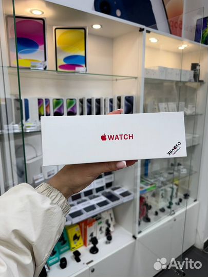 Apple Watch S8 41 mm Red