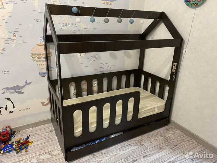 Детская кровать домик с матрасом