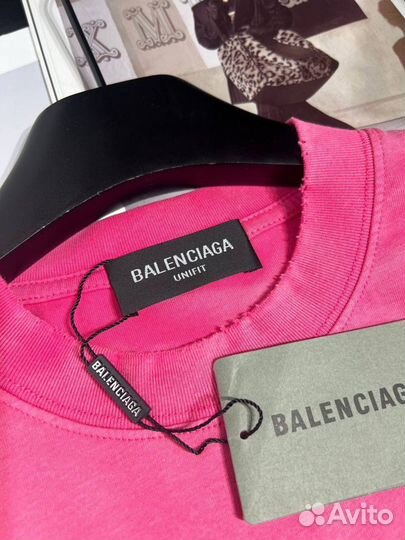 Женская футболка balenciaga