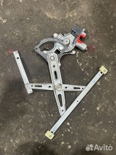 Hyundai i20 Стеклоподьемник передний правый