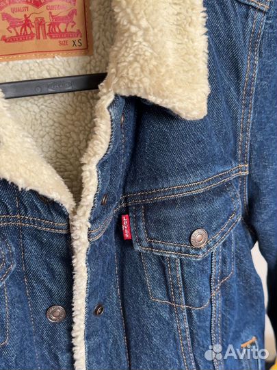 Джинсовая куртка levis