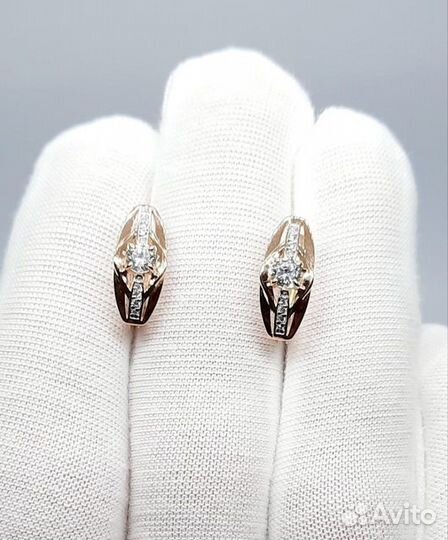 Золотые серьги с камнем