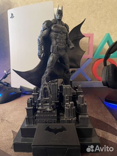 Batmat Arkham knights фигурка