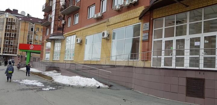 Торговое помещение, 240 м²