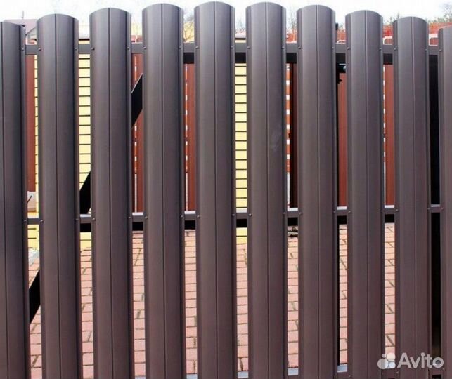 Металлический штакетник для забора