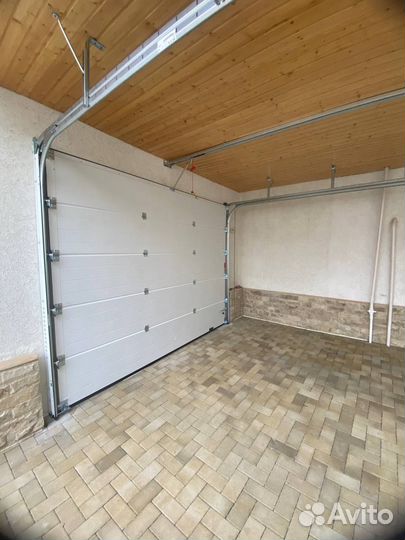 Секционные ворота