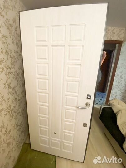 Дверь входная металлическая от застройщика
