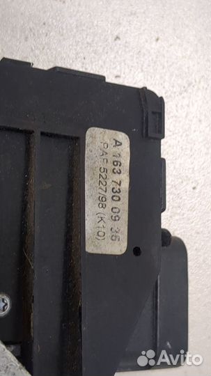 Замок двери левый задний Mercedes ML W163, 1999