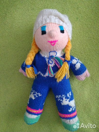 Игрушка вязаная кукла