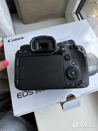 Зеркальный фотоаппарат canon EOS 90 D