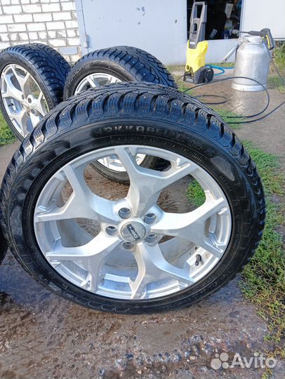 Nokian Tyres Hakkapeliitta 5 215/50 R17