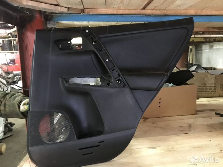 Обшивка двери Toyota RAV 4. 2017г