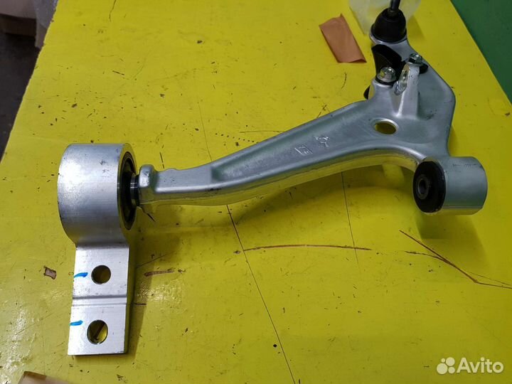 Рычаг левый Ниссан Икс трэил T30 545018H31A