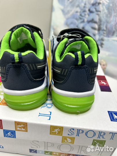 Кроссовки новые котофей 25 размер