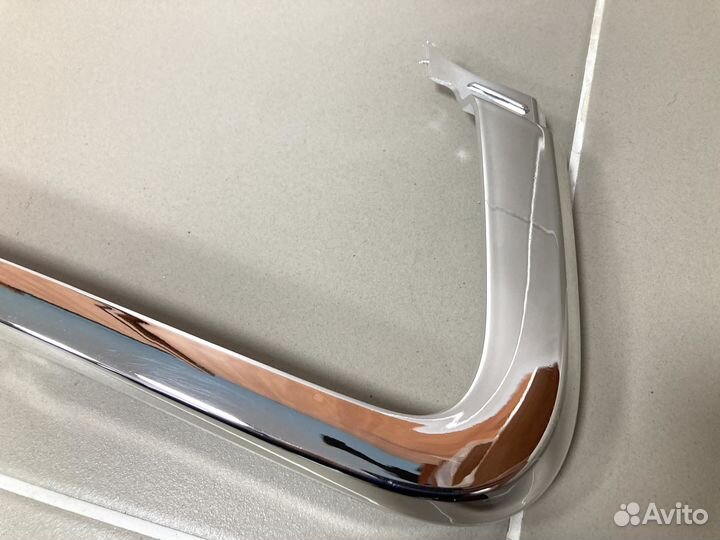 Молдинг переднего бампера верхний левый LADA Vesta