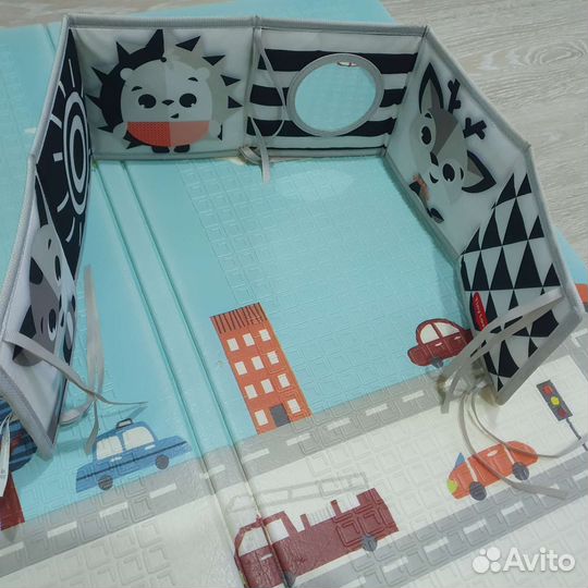 Развивающая книжка tiny love